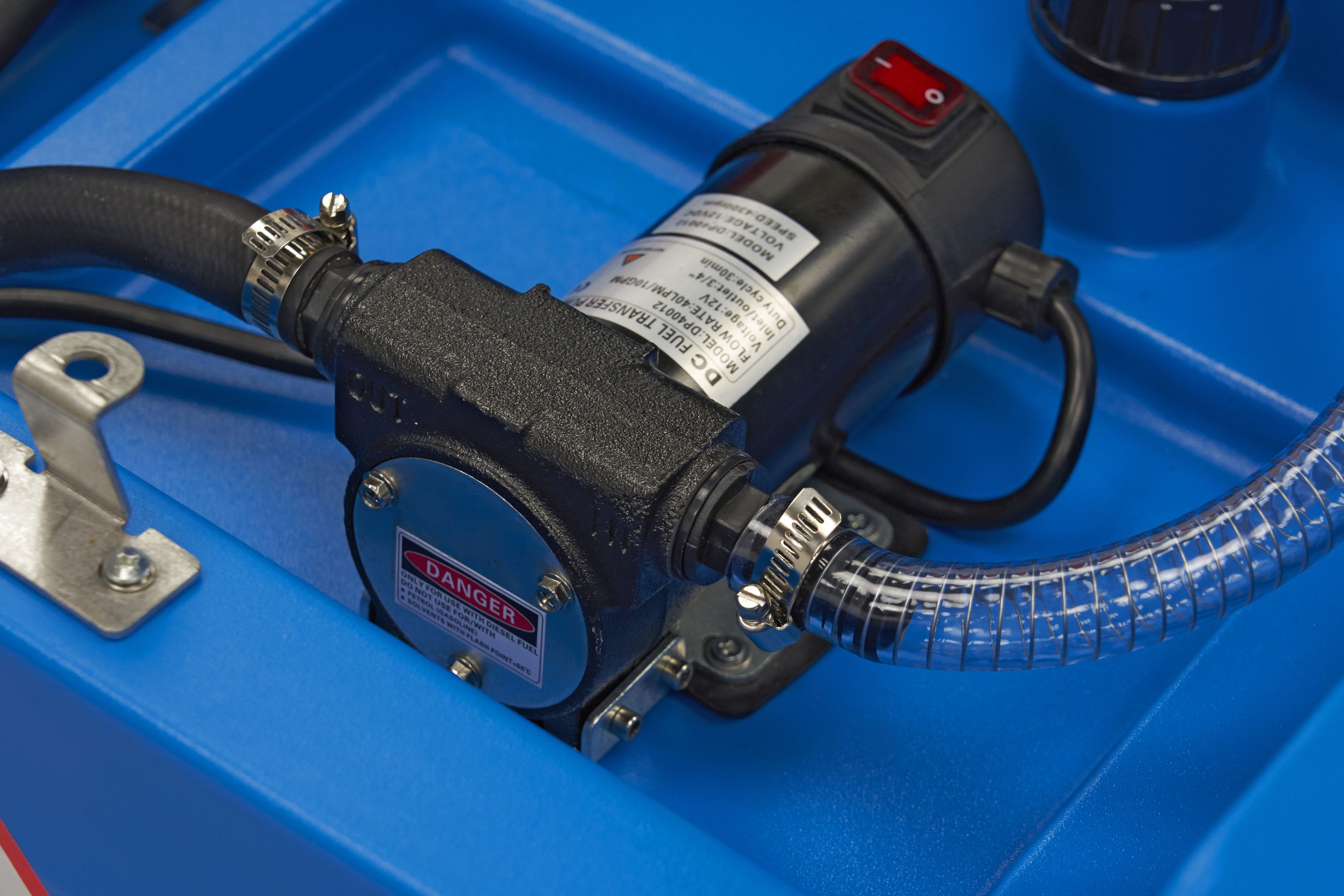 HBM Tanque de diesel móvil de plástico de 12 voltios y 400 litros Image 7