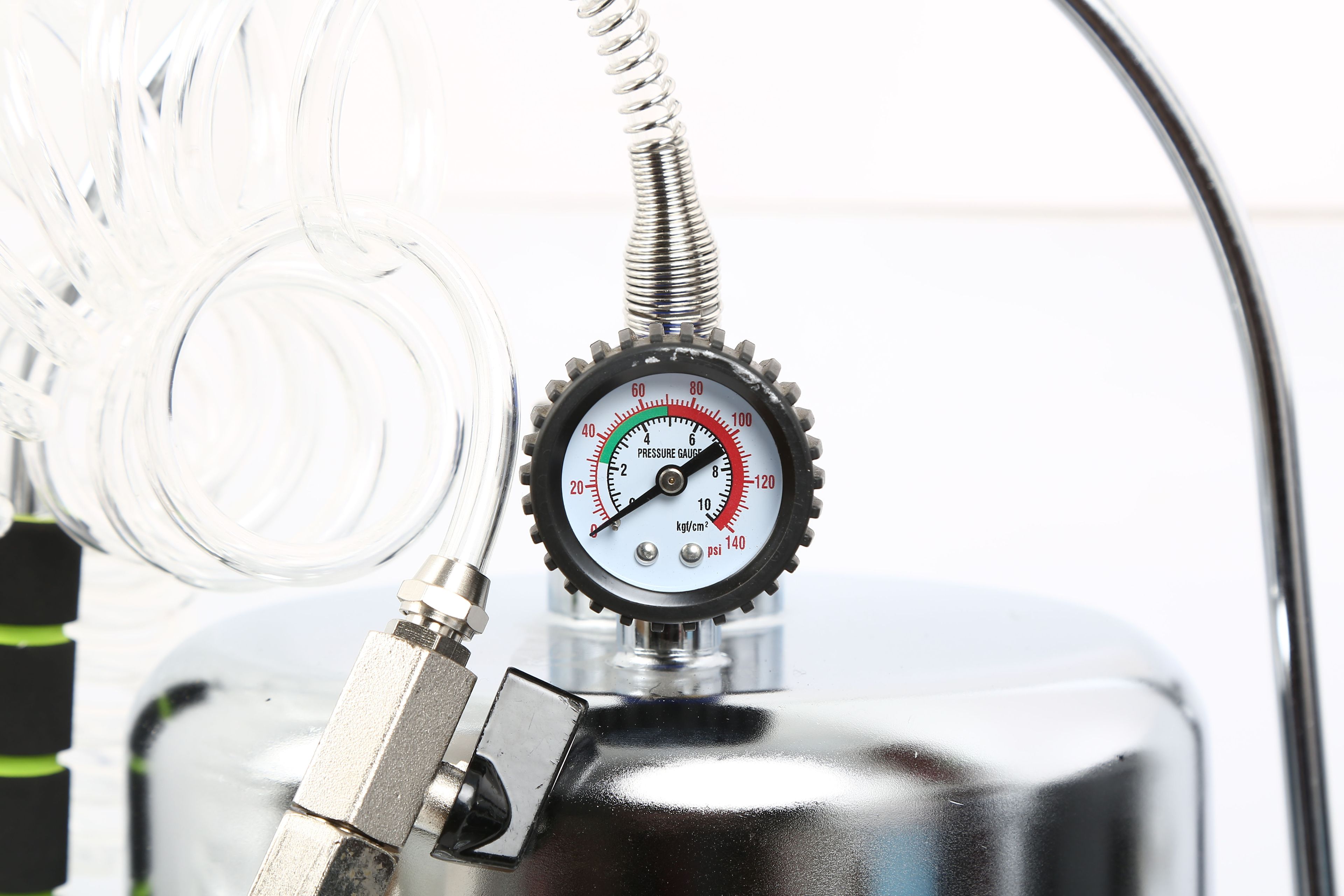 Purgeur de frein pneumatique professionnel HBM avec jeu d'adaptateurs Image 5