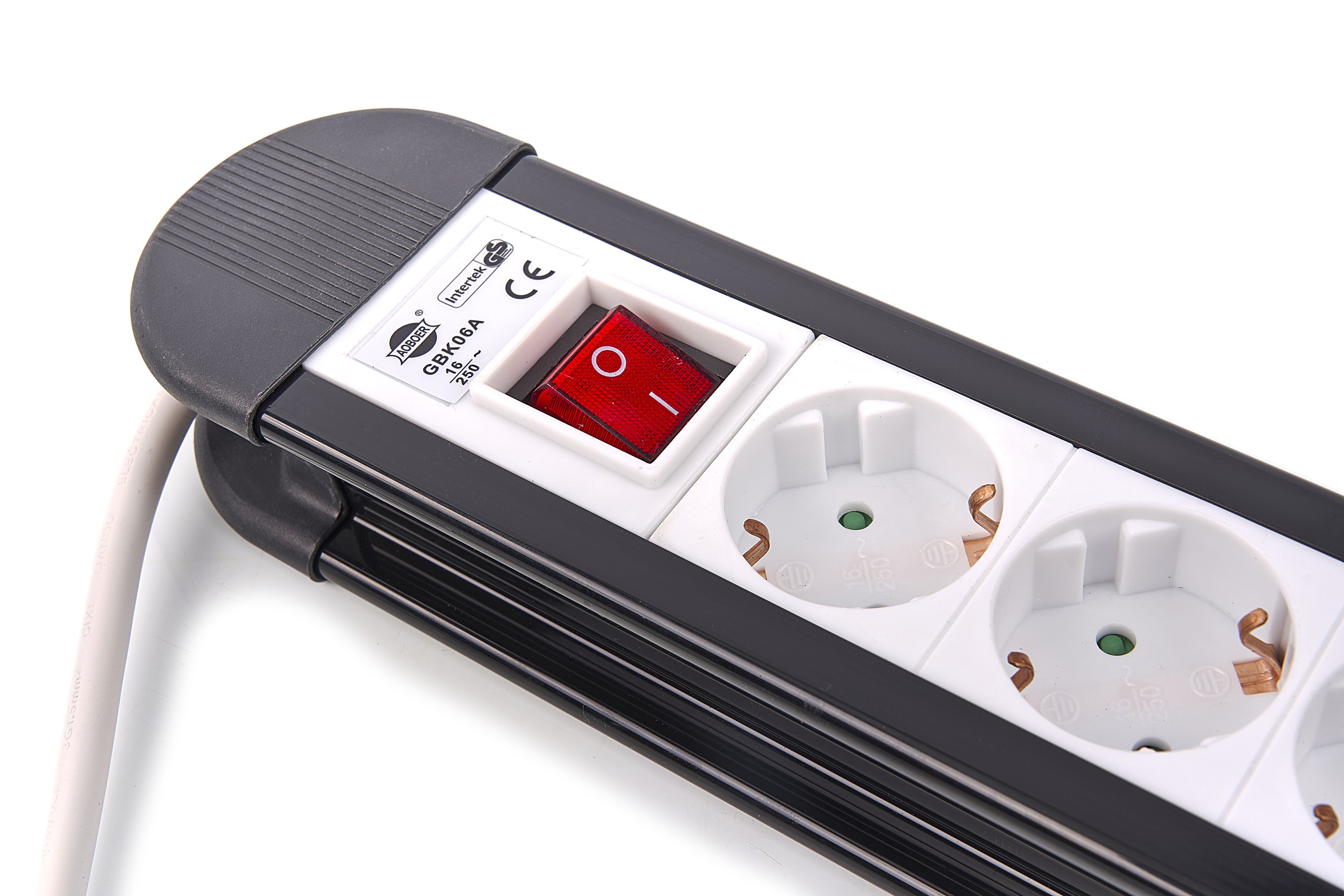 Multiprise HBM 6 Prises Câble 1,5 mètre 3 x 1,5 mm avec Interrupteur Image 3