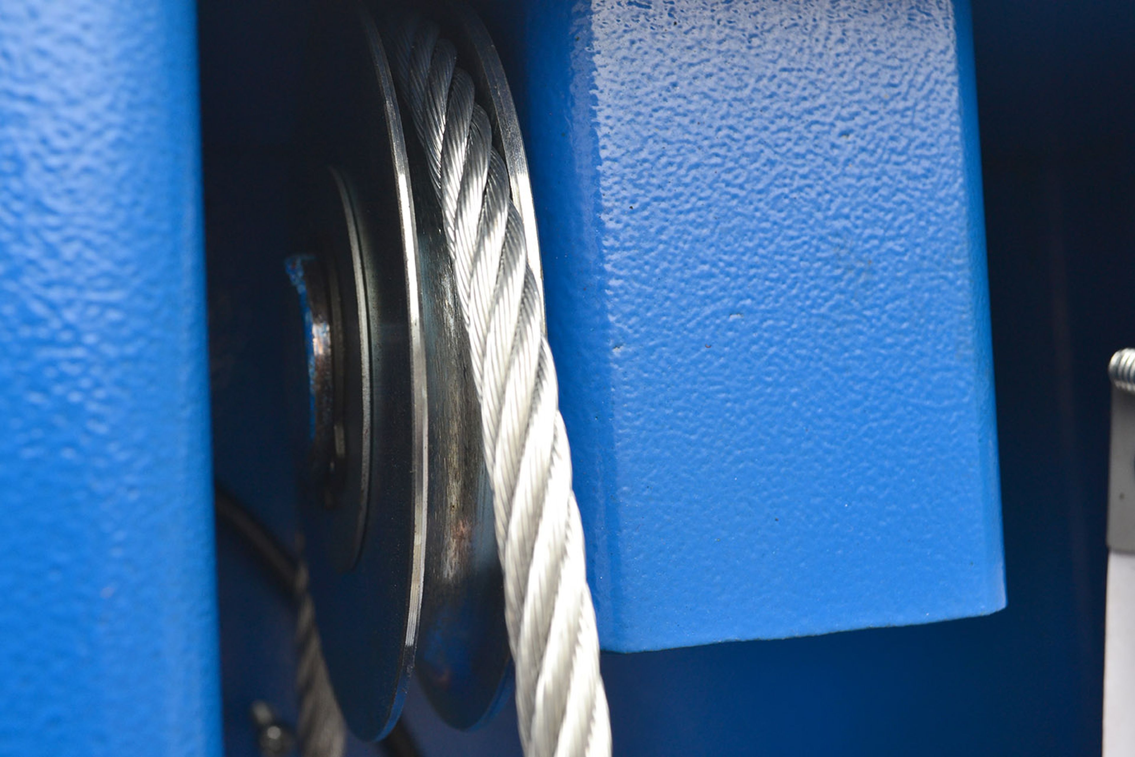 HBM Sollevatore idraulico professionale a 2 colonne da 4 tonnellate con sblocco elettronico Image 10